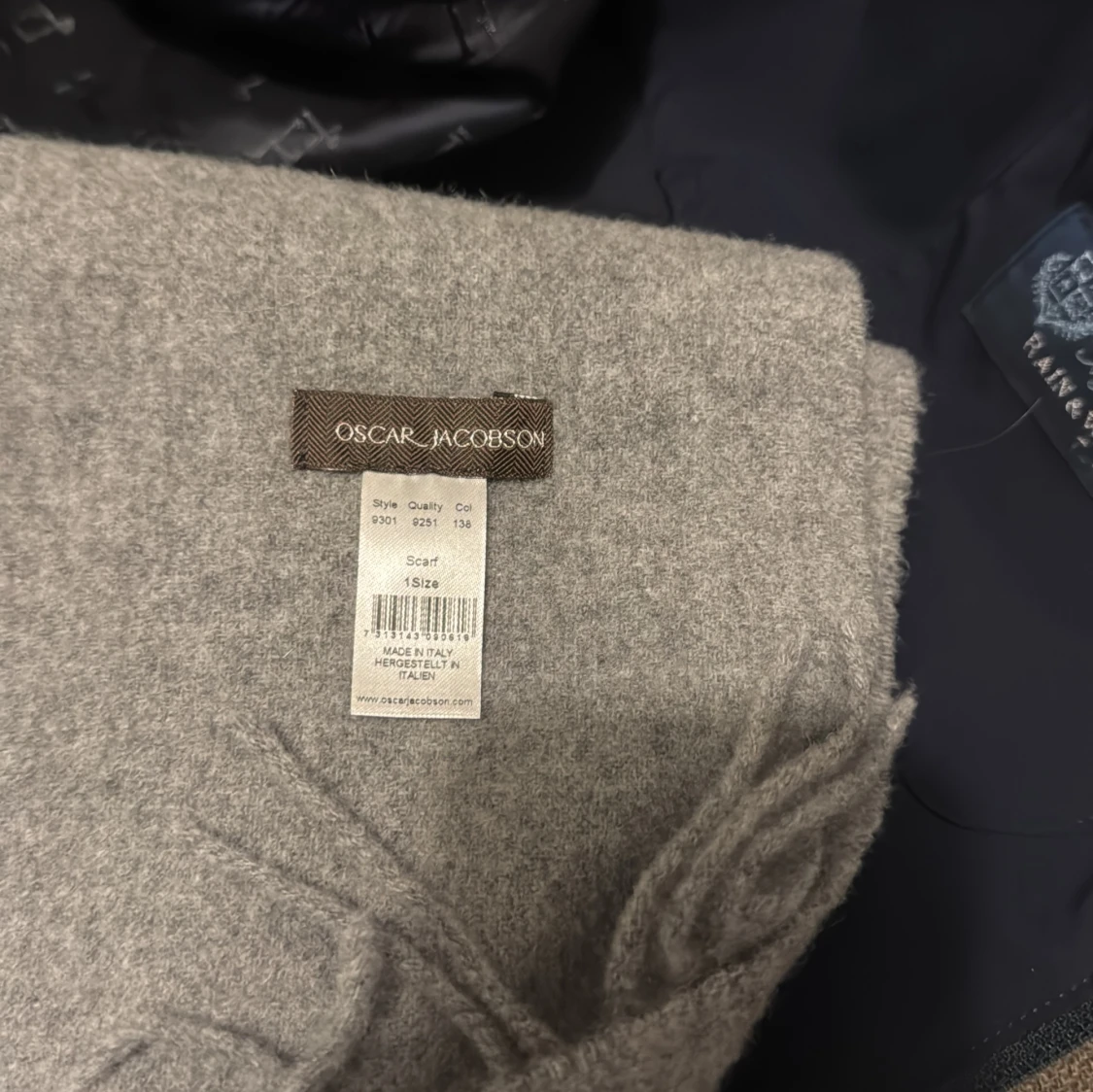 Grå ullhalsduk från Oscar Jacobson - 1