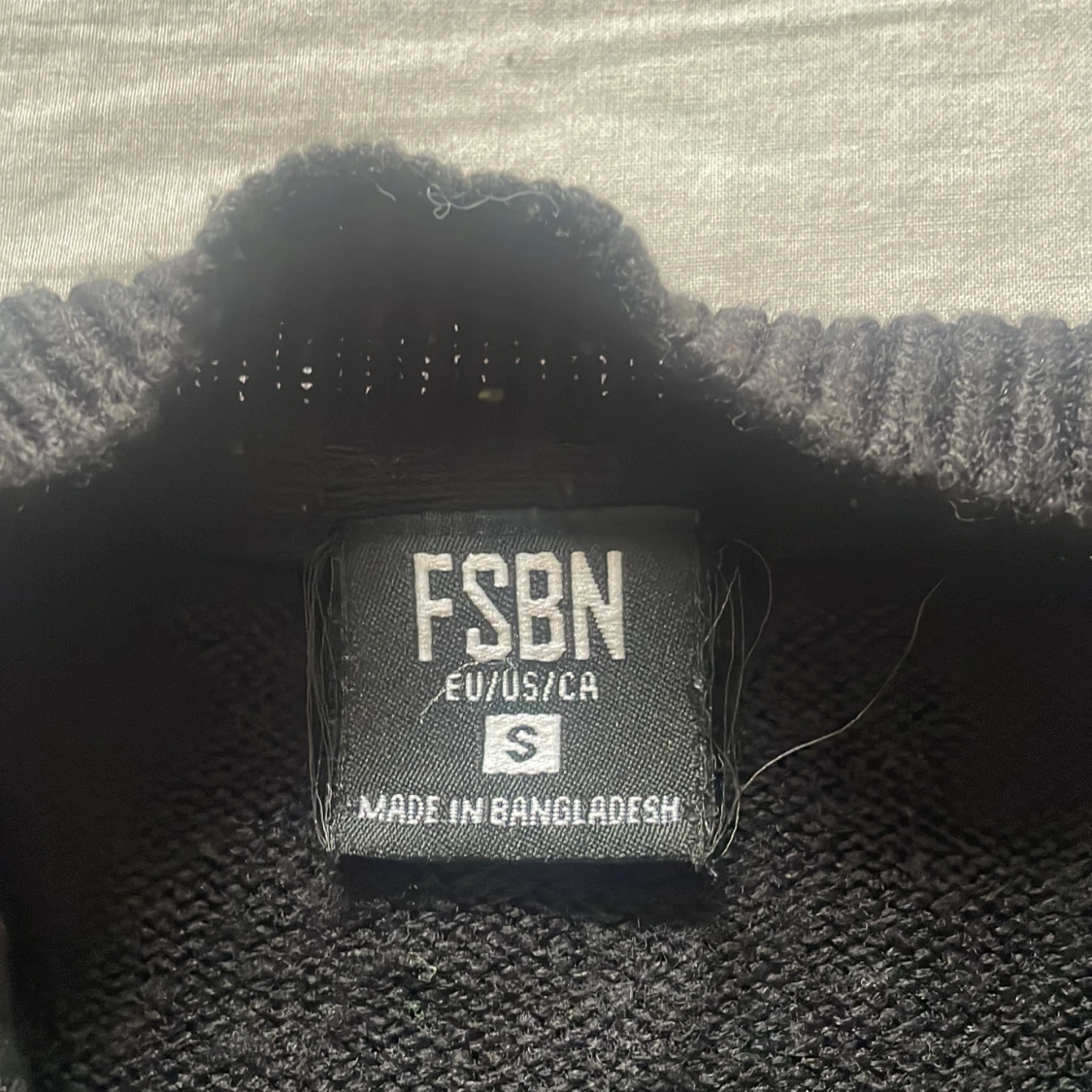 Svart stickad tröja från FSBN - 2