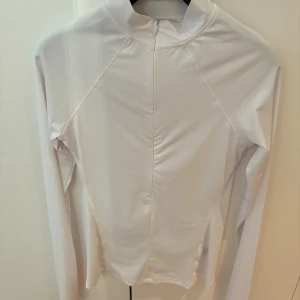 Vit Tränings Tröja - Fint skick.