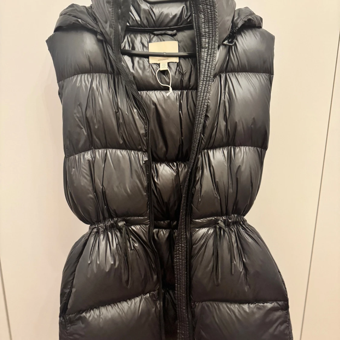 Svart väst med huva - 1