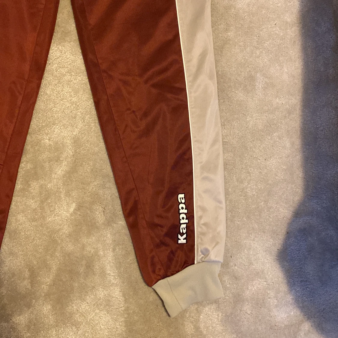 Grå och Röda mjukisbyxor från Kappa - 2
