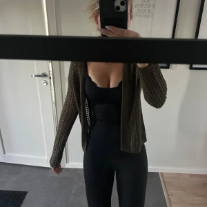 Mörkgrön kofta - Mörkgrön kofta från Orsay i storlek S som är i bra skick.