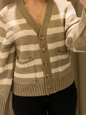 Stickad tröka - Fin använts flera gånger säljs då den knappt kommer till användning längre