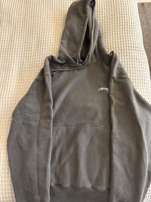 Stussy hoodie  - Large, knappt använt, oversized