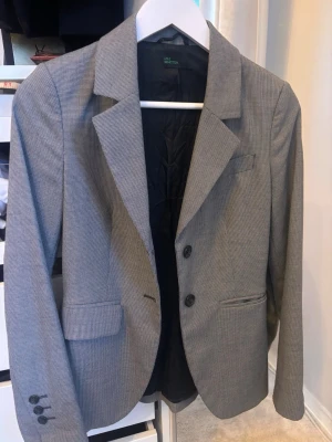 Kavaj - Grå snygg kavaj! aldrig använd 🤩