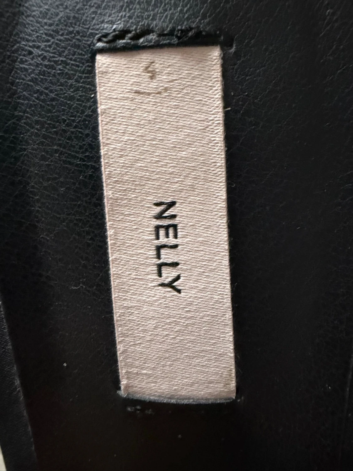 Svarta klackade sandaler från Nelly - 2