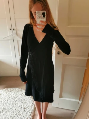 Svart klänning house of lola - Jättefin klänning från house of lola i storlek S.