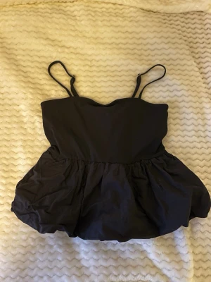 Peplum topp - Jättesöt topp från hm! Endast använd en gång 😊