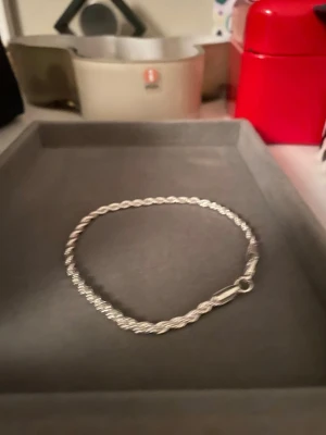 Snyggt silver armband - Köp Helt nytt