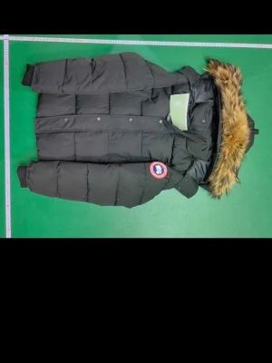 Canada goose vinter jacka, oanvänd - Helt ny Canada goose jacka, storlek S