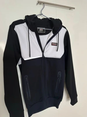 svart mc kenzie hoodie - svart vit mc kenzie hoodie 