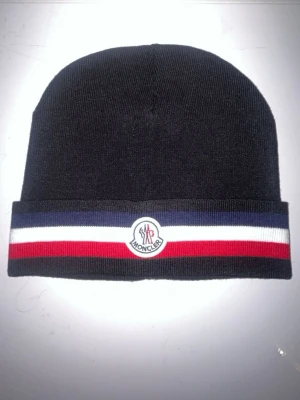 Mmonclerr mössa - Helt oanvänd mössa med tagg kvar från ett känt märke