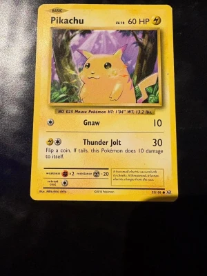 Pokimonkort Pikachu - Gamalt pokimonkort vädifult