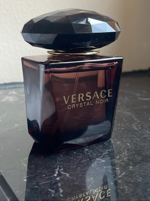 Versace Crystal Noir parfym - Versace Crystal Noir – 30ml. Nyköpt och knappt använd