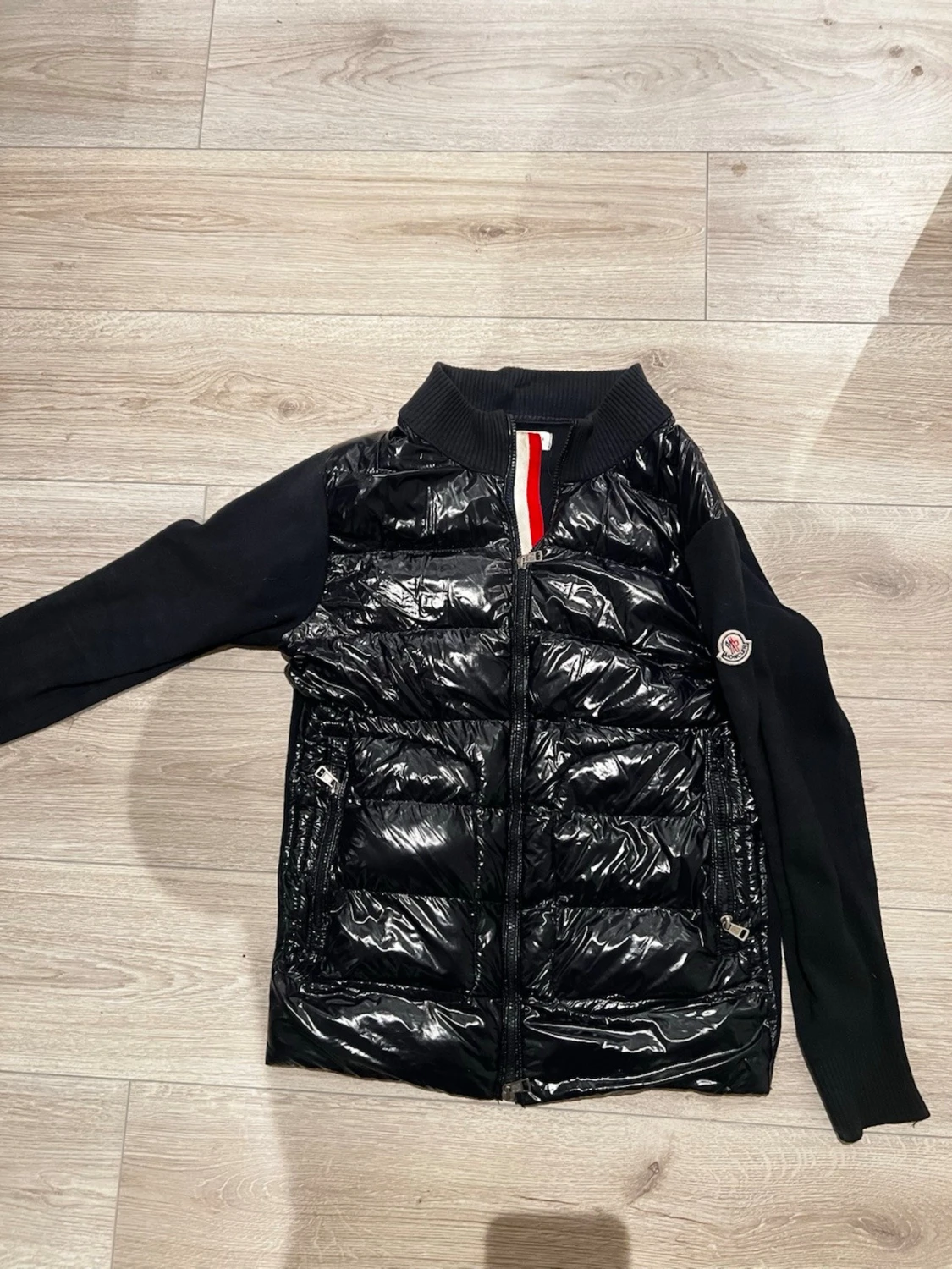 Svart pufferjacka från Moncler