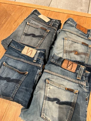 Nudie jeans - Säljer ett gäng snygga blå jeans i olika tvätta. Skriv om några ser intressanta ut så kan jag lösa fler bilder. Storlekar mellan 29-34