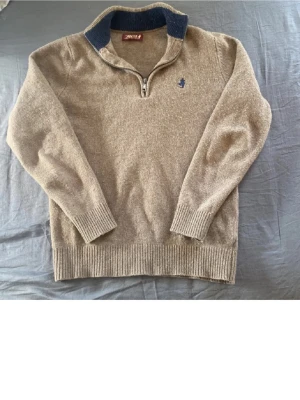 Beige stickad tröja med dragkedja - Snygg tröja