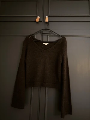 Brun stickad - Säljer denna bruna stickade som knappt är använd🤎