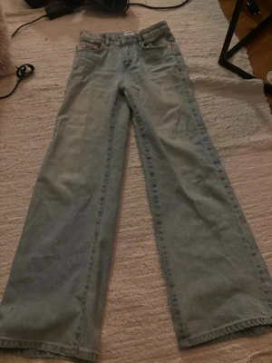 Raka jeans - Raka jeans från Lager 157. Storlek 150, passar upp till 155 ich. Mycket bra skick, inga defekter.