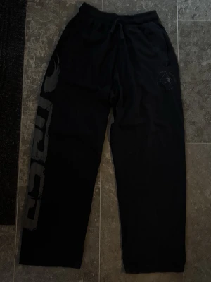 Gasp byxor  - Riktigt schyssta Gasp brallor i storlek S.   (passar M) || Skick 9/10 || Bara att skriva vid frågor och funderingar! 