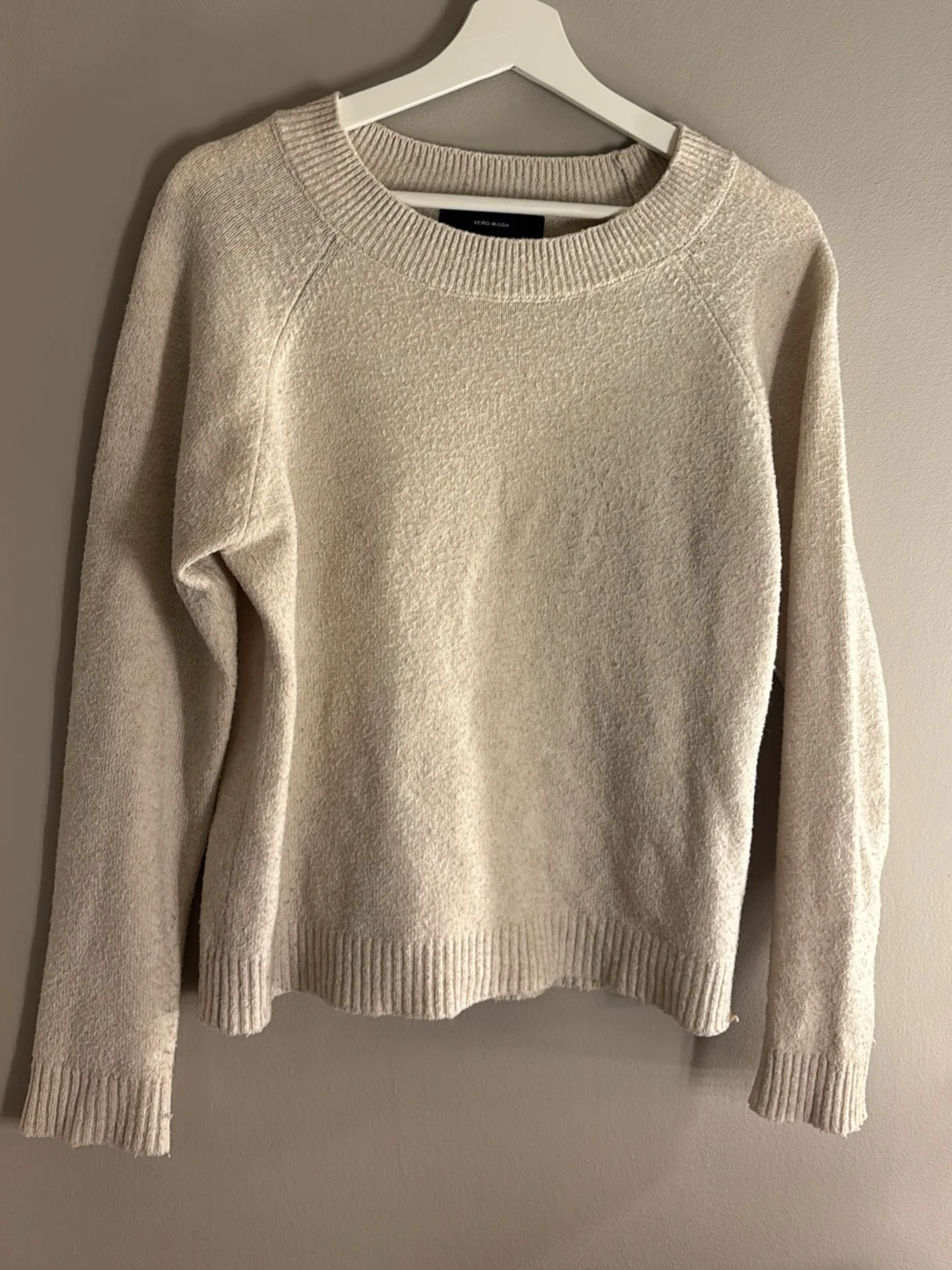 Beige stickad tröja från Weekday