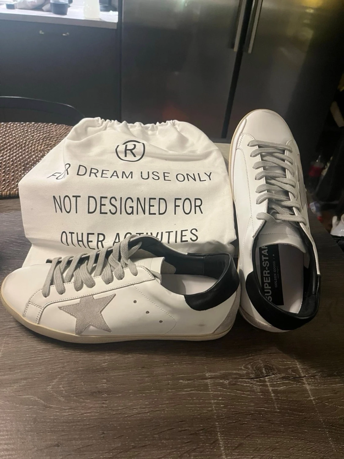 Vita sneakers från Golden Goose