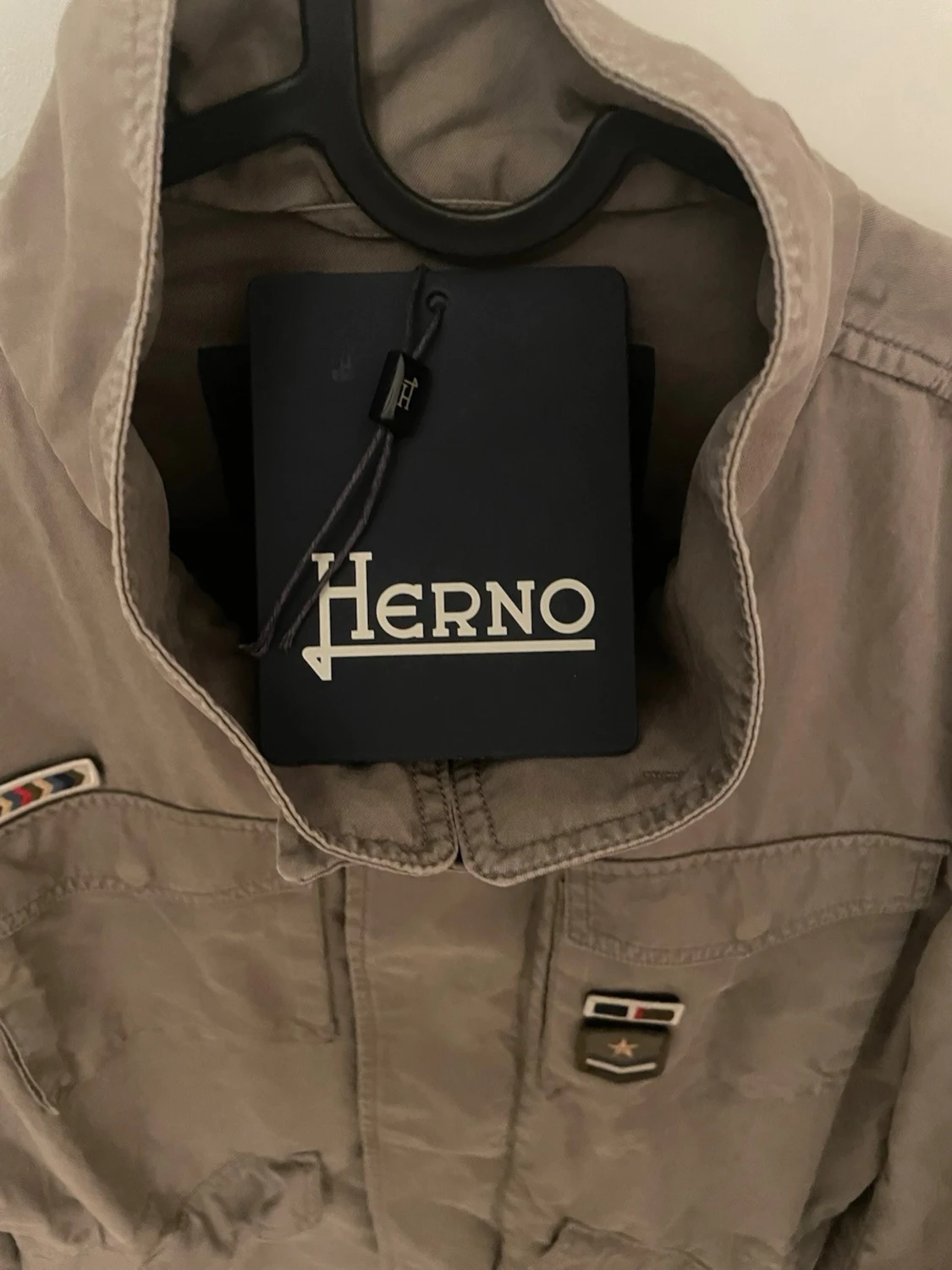 Beige jacka från Herno med patchar - 2