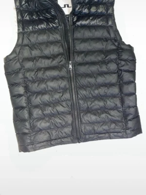 J.lindeberg väst - J.lindeberg väst storlek S. Säljs inte längre. Glansig och matt