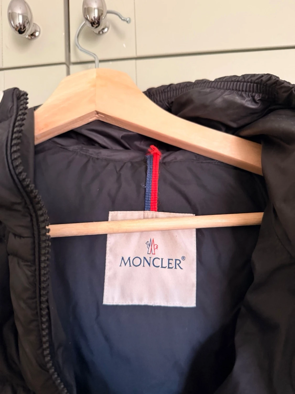 Svart dunjacka från Moncler - 2