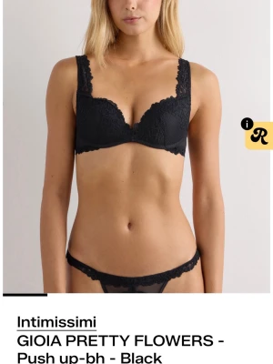Intimissimi bh - Svart intimissimi bh i storlek 75b knappt använd. Nypris 650kr