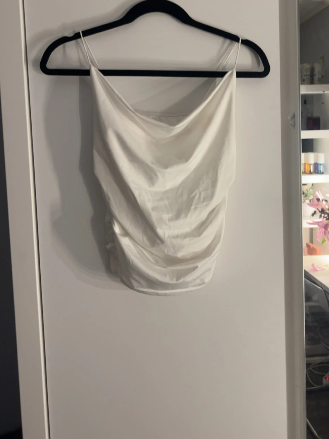 Vit satinliknande linnetopp