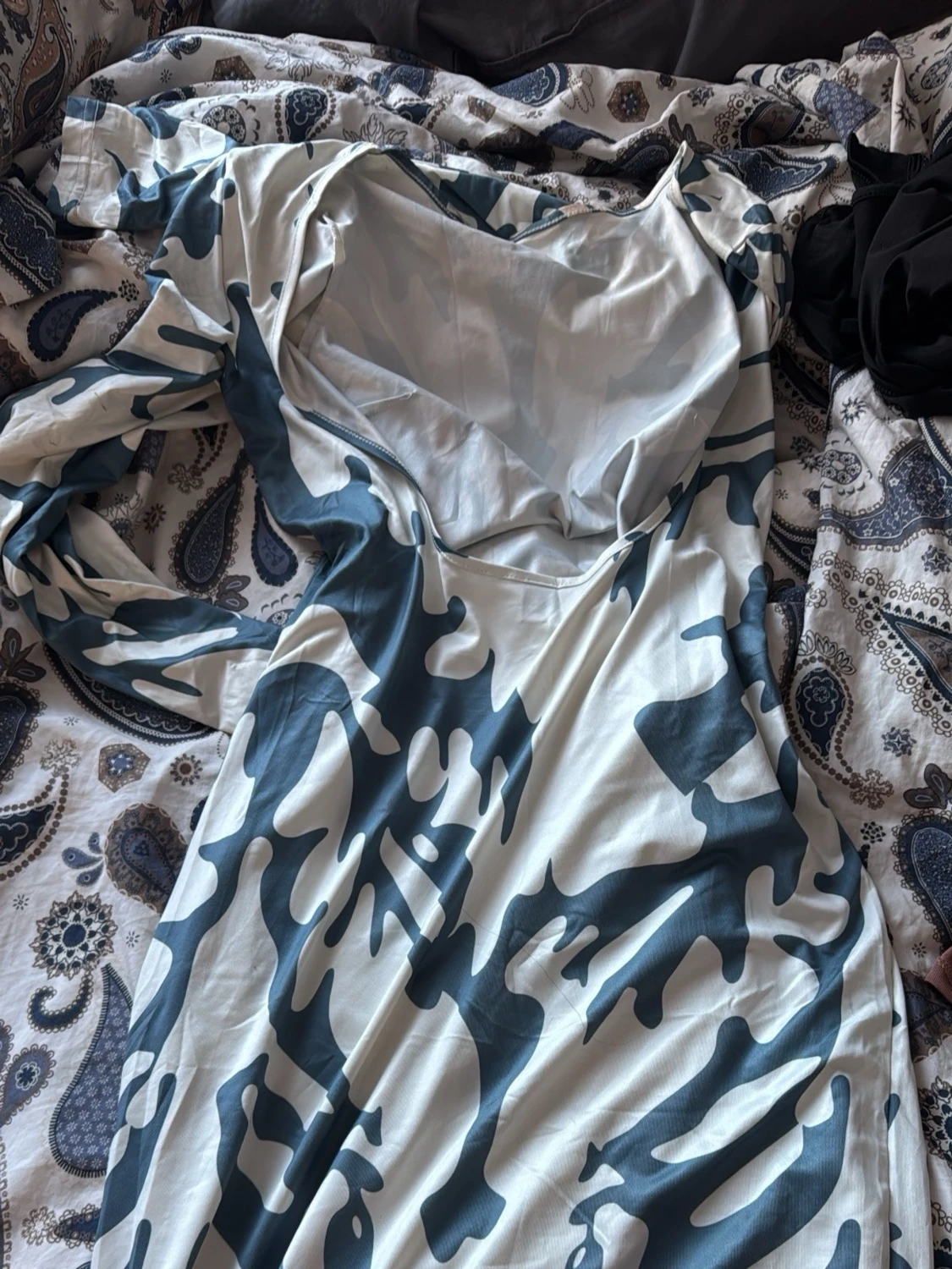 Vit och blå långärmad klänning - 1