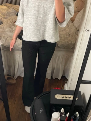 Kostymbyxor bikbok - Lågmidjade kostymbyxor från bikbok i storlek 36, är 165cm för referens