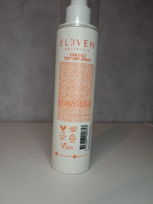 Eleven Australia Sea Salt Texture Spray (Ny) - Säljer denna oanvända sea salt texture spray från eleven australia  200 ml och är både vegansk och cruelty free. Spraya direkt på hårrötterna för volym, eller mellanlängderna för tjocklek och textur. Nypris på lyko 285kr 