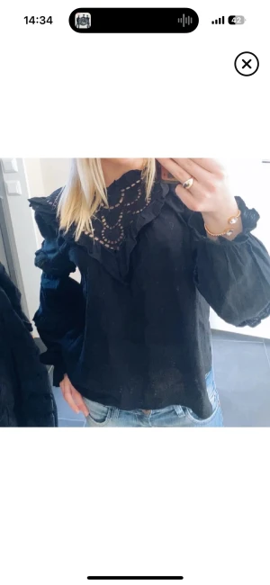 Svart blus - Jättefin 🩷🩷