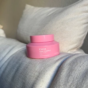 CAIA Care Soufflé Hair Mask - Säljer en CAIA Care Soufflé Hair Mask i en snygg rosa burk med 200 ml. Oanvänd! 🌸