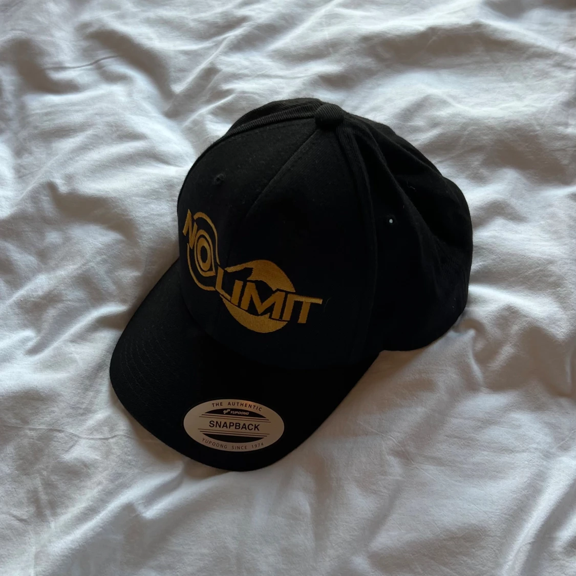 Svart snapback keps No Limit