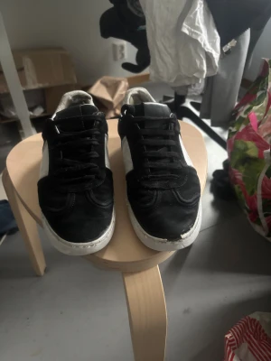 Valentino flycrew  - Skorna är i storleken 39 men passar 40/41