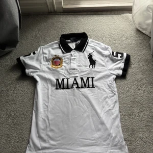  Polo Ralph Lauren Miami piké Chief Keef - Säljer denna extremt  sällsynta Ralph Lauren Polo Piken, Nyskick och aldrig använd, Storlek S