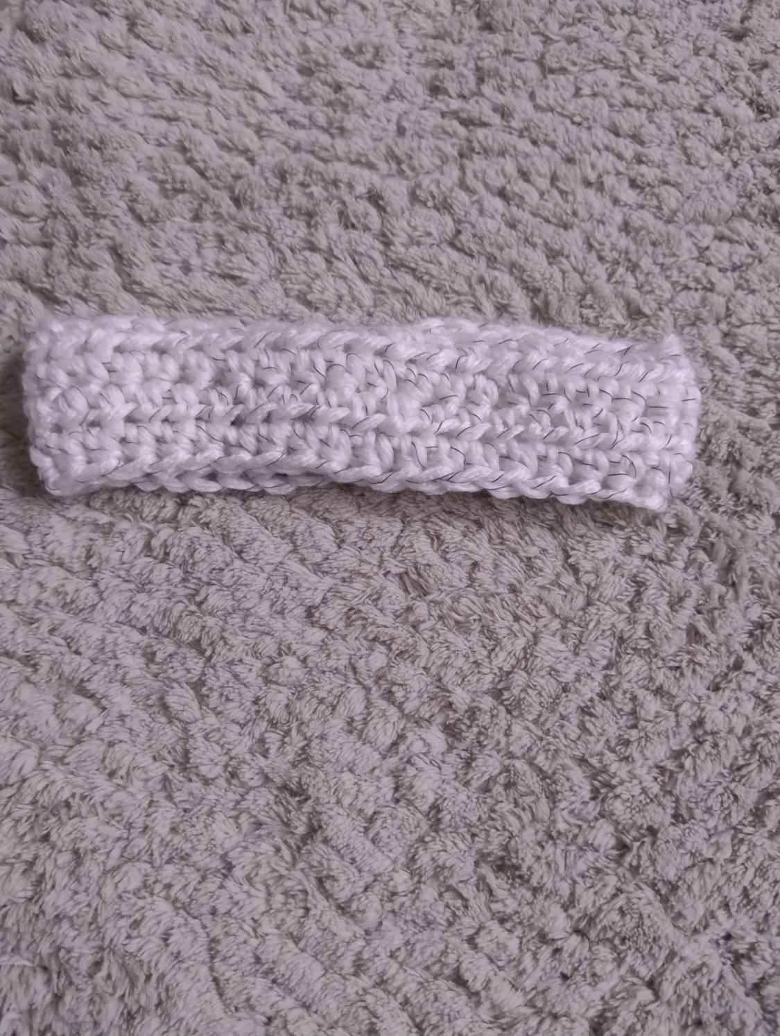 Handgjort virkat vitt hårband