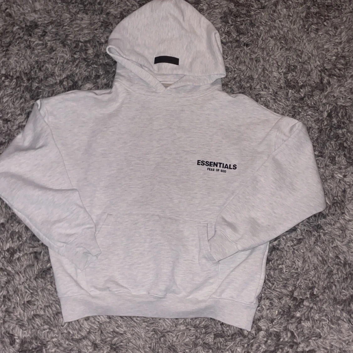 Ljusgrå Essentials Fear of God hoodie