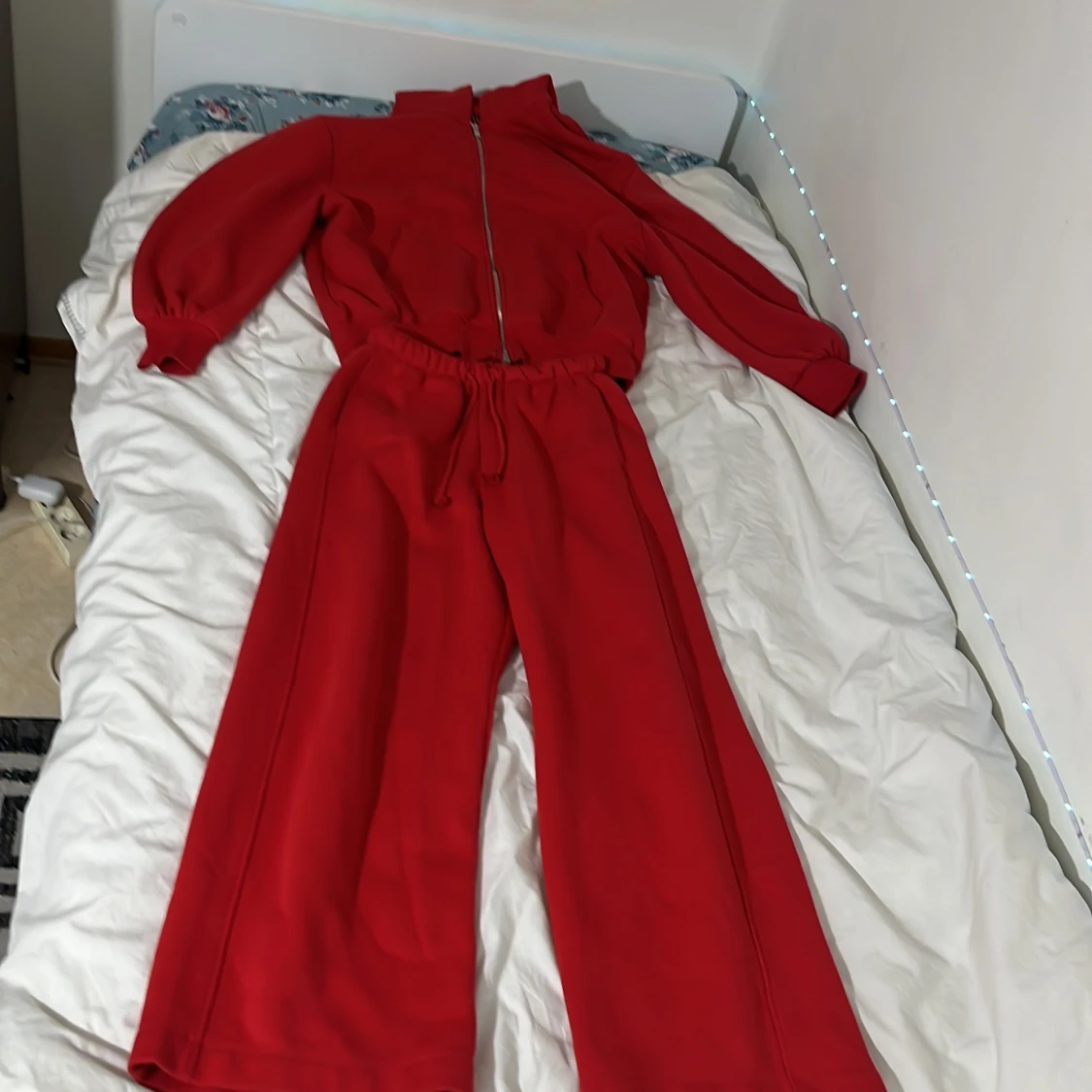 Röda mjukisbyxor från Zara, S