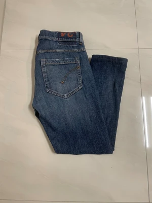 Dondup George 34 - Dondup George i storlek 34 i riktigt bra skick. Bara att fråga vid minsta lilla fundering