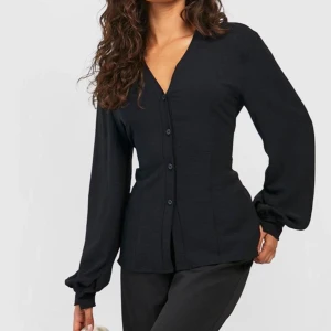 Blus  - Helt ny blus från boohoo. Aldrig använd. Liten i storlek 