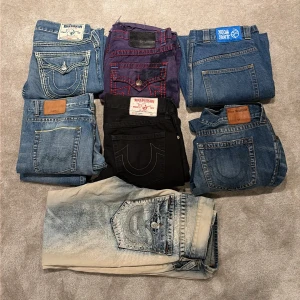 True Religion och Big Boy jeansmix - säljer alla dessa. 2 av trueysn är shorts, men skriv vid frågor. Har inget pris så buda gärna. 