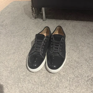 Lanvin captoe  - Riktiga fräscha lanvin skor i GRYMT skick, beställda från Care of Carl för 4499. Allt OG, dvs box, extra extra snören, dustbag och kvitto ingår.