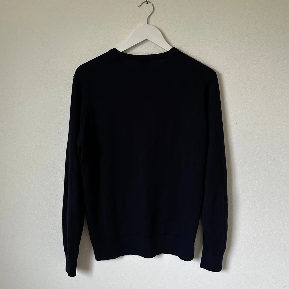 Mörkblå stickad tröja från Uniqlo - 1