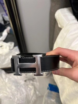 H bälte svart  - 110 cm 