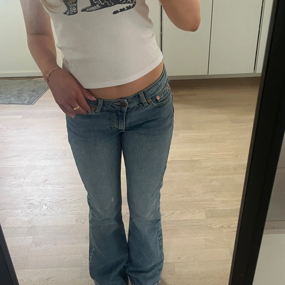 Ljusblå bootcut jeans  - 1