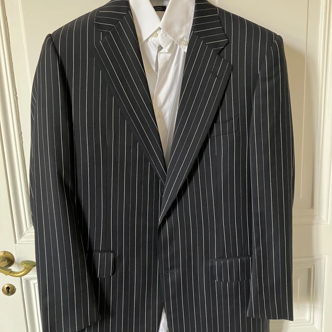 Kritstrecksrandig blå kostym från Corneliani - 4